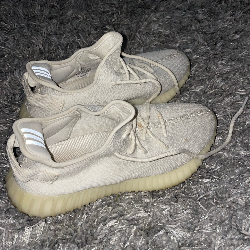 Off white Yeezys Women’s size 7